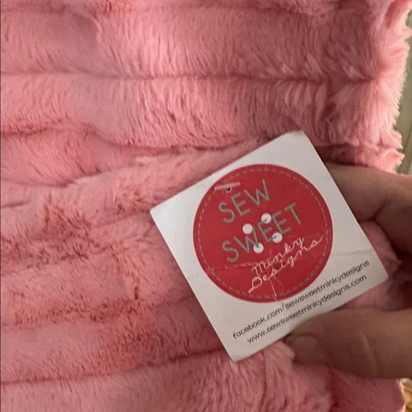 Sew sweet Minky scarf new with tags pink - Picture 2 of 3